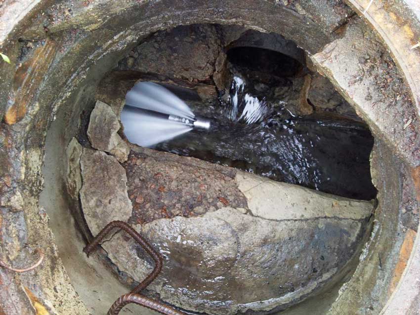 Промывка труб систем канализации в Казани